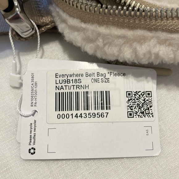 Lululemon Sherpa Belt Bag - Picture 6 of 6
